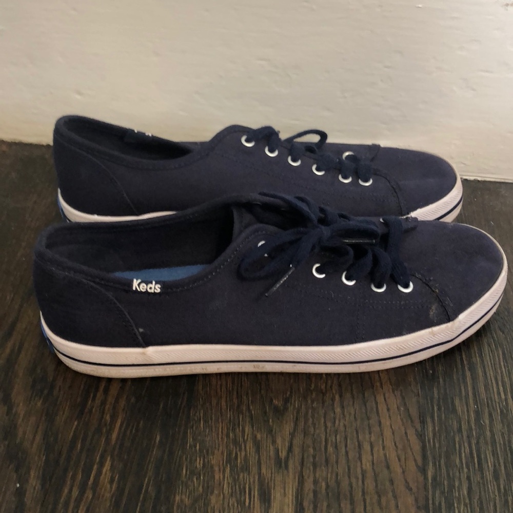 Navy blue keds